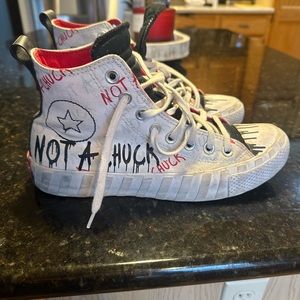 Men’s Chuck’s size 7